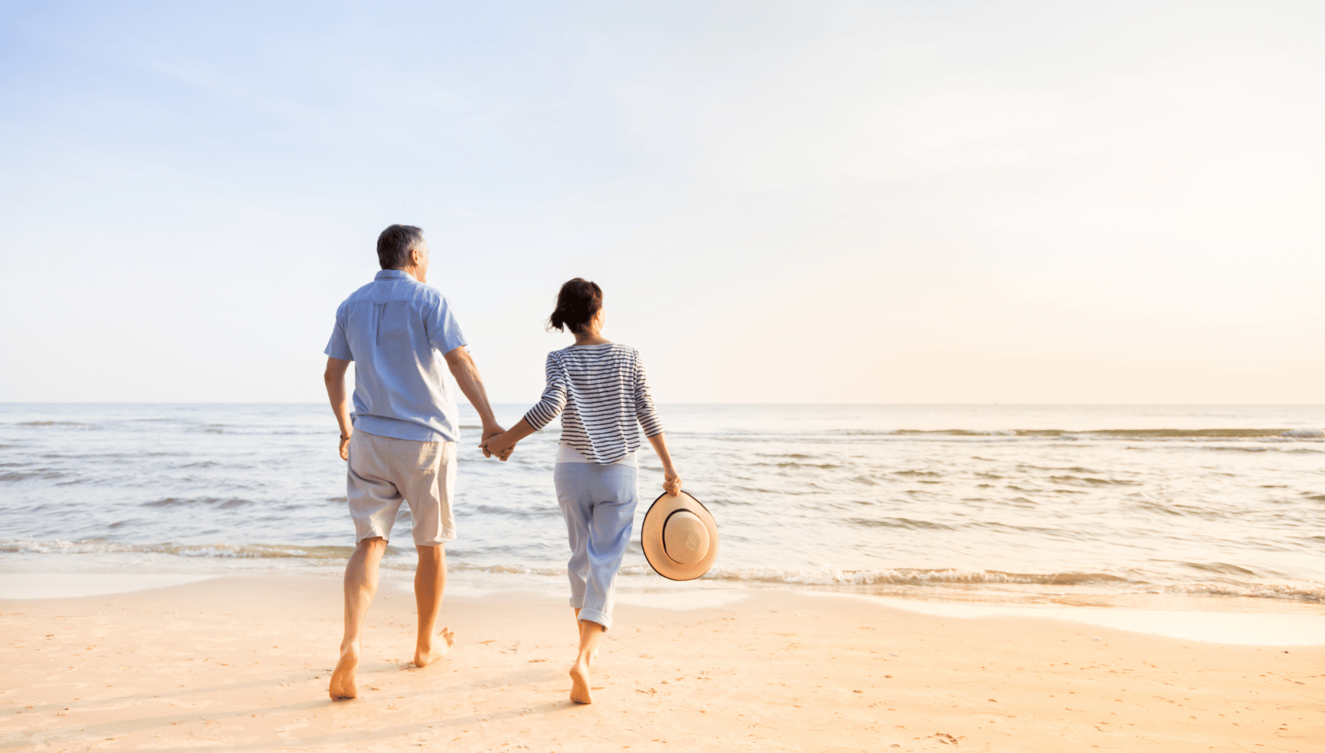 Couple plage - trouver lamour - Agence de rencontre Grand Est & Luxembourg A2Conseil