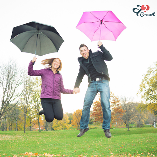 couple automne heureux parapluie